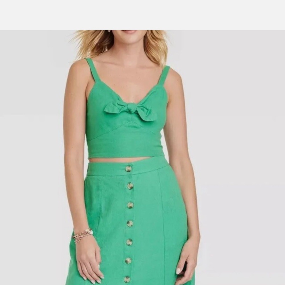Universal Thread Green Crop Top
